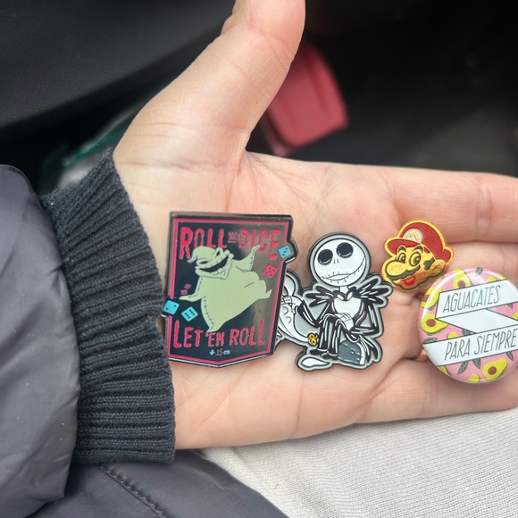 Assorted Bundle of Pins - Picture 2 of 5